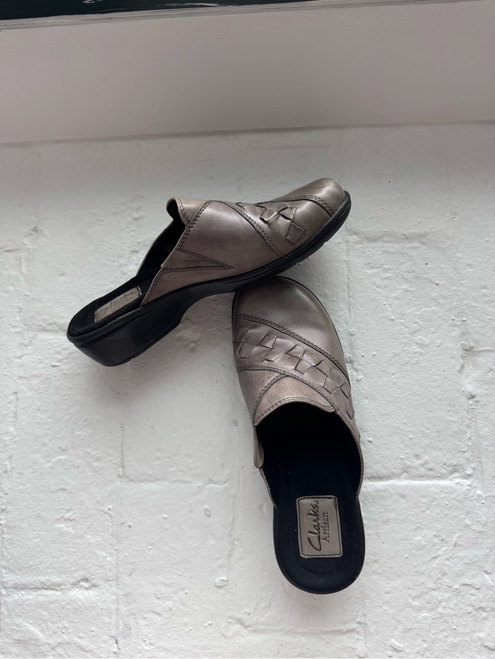Clarks Artisan gray Slip-On Clogs